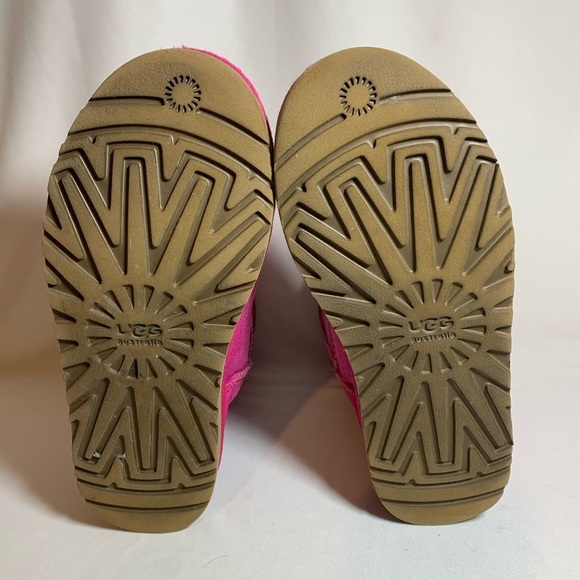 UGG Fuschia Girl’s Boots sz 4 - Picture 8 of 10